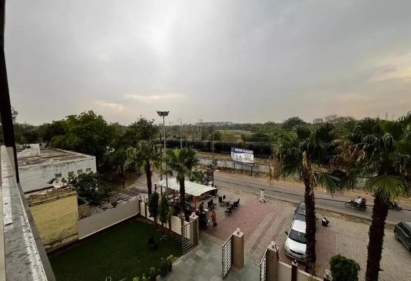 Hotelli Vrinda Sarovar