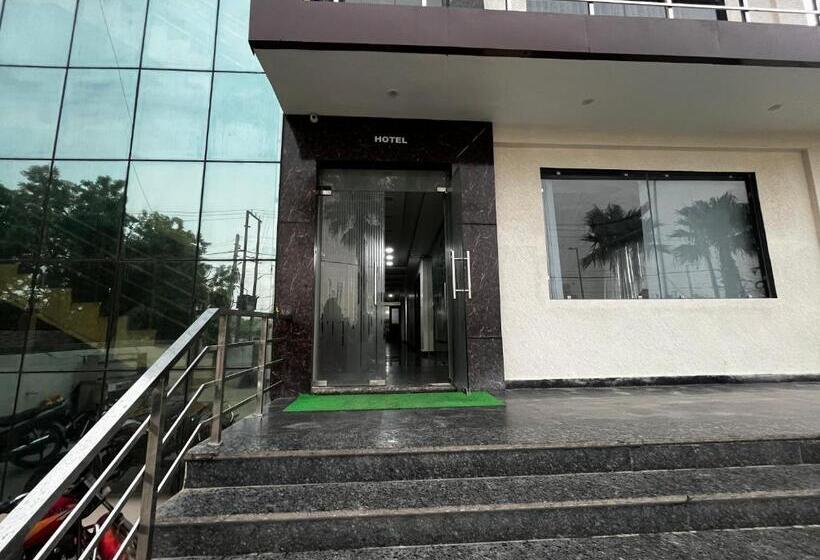 Отель Vrinda Sarovar