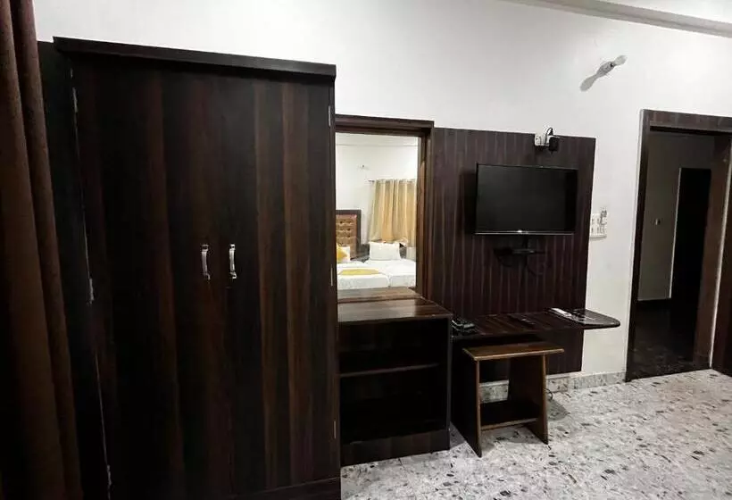 Hotelli Vrinda Sarovar