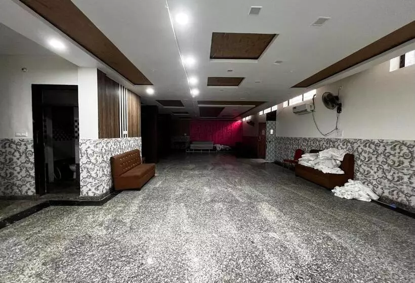 Hotelli Vrinda Sarovar