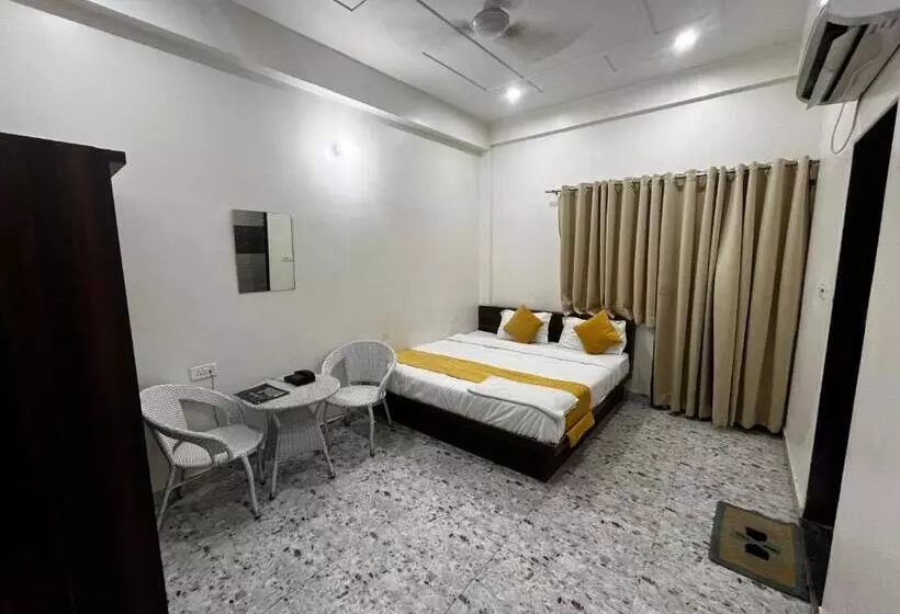 Hotelli Vrinda Sarovar
