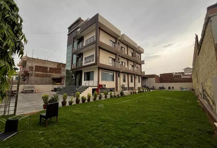 Hotelli Vrinda Sarovar