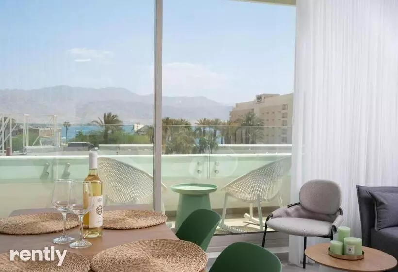 Sea Side Daisy Apartment   By Rently