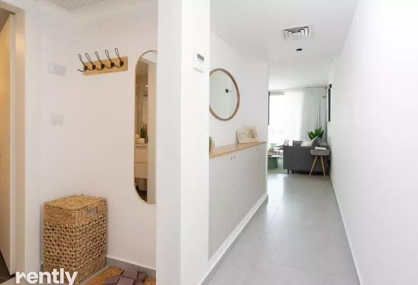 Sea Side Daisy Apartment   By Rently