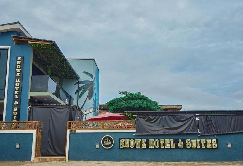Snowz Hotel And Suites