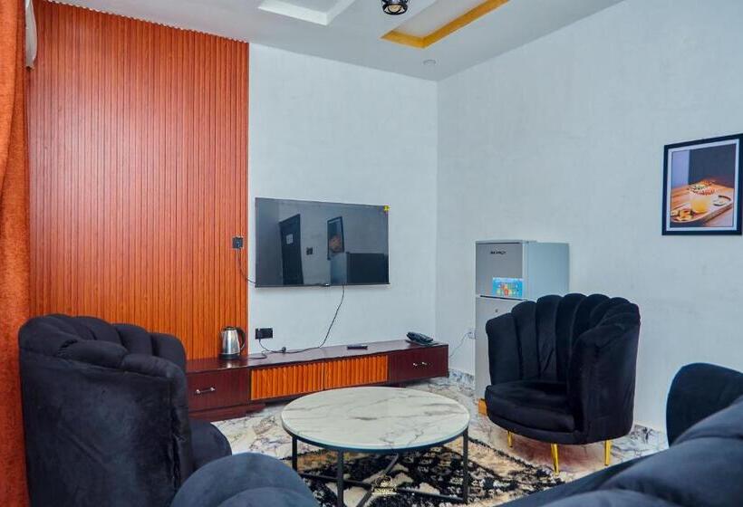 Snowz Hotel And Suites