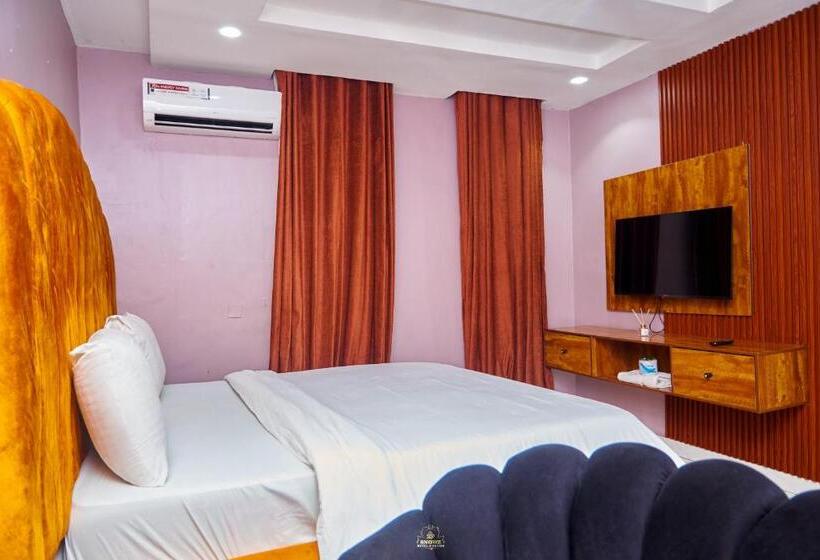 Snowz Hotel And Suites