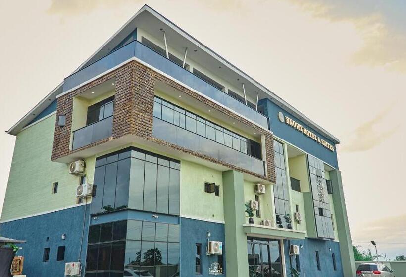 Snowz Hotel And Suites