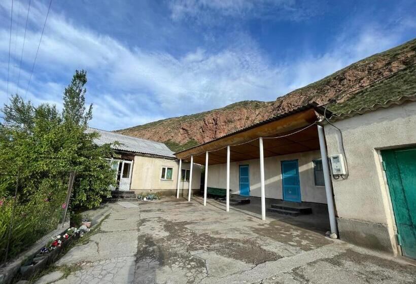 تختخواب و صبحانه Chon Alysh