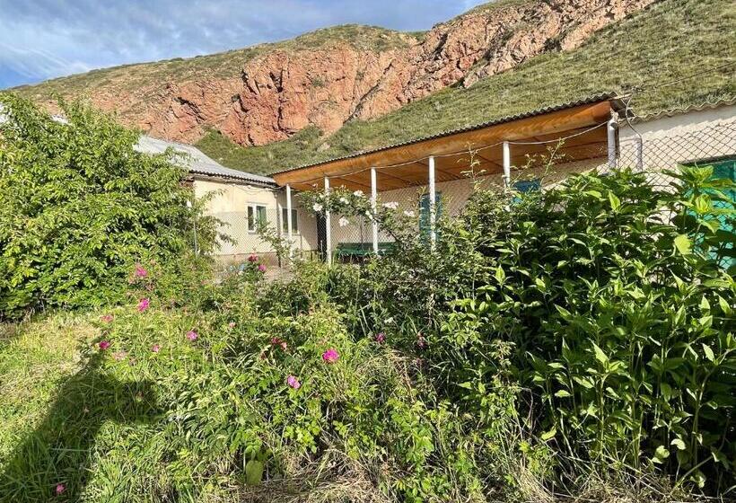 تختخواب و صبحانه Chon Alysh