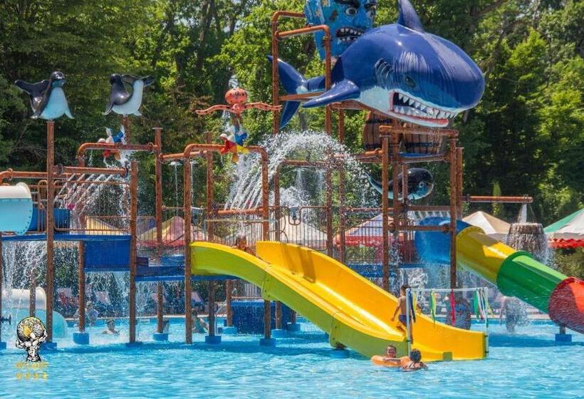 هتل Atlant Forest Vlllage