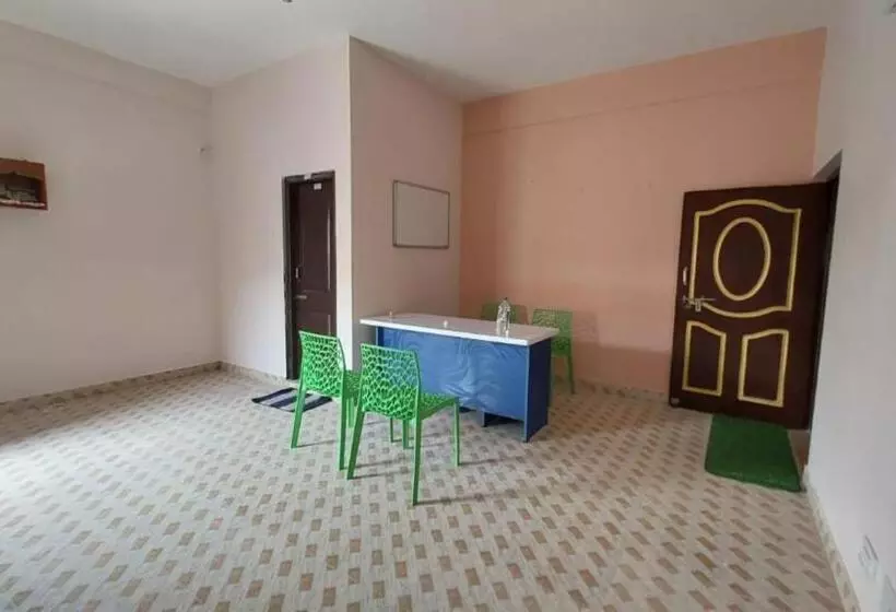 هتل Goroomgo Santi Mahal Bhubaneswar