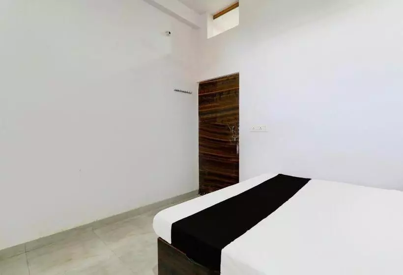 ホテル Oyo Kn Guest House