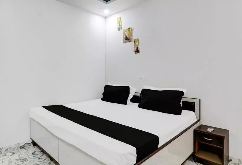 ホテル Oyo Kn Guest House