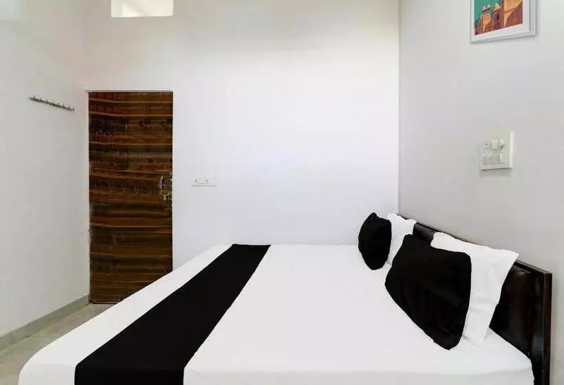 ホテル Oyo Kn Guest House