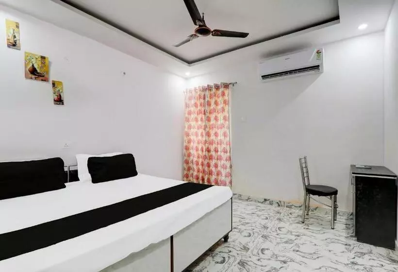 ホテル Oyo Kn Guest House