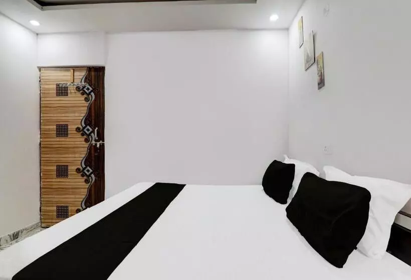 ホテル Oyo Kn Guest House