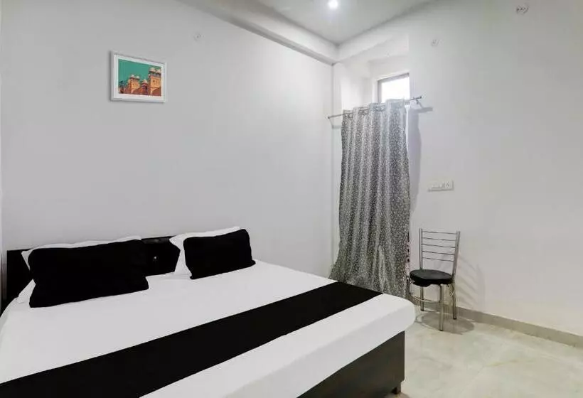 ホテル Oyo Kn Guest House