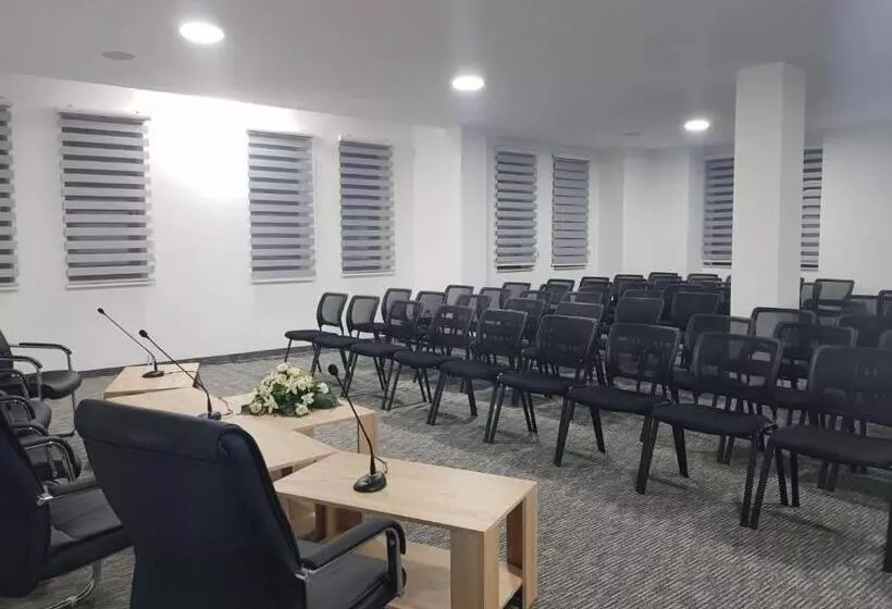 Poslovno Edukativni Centar