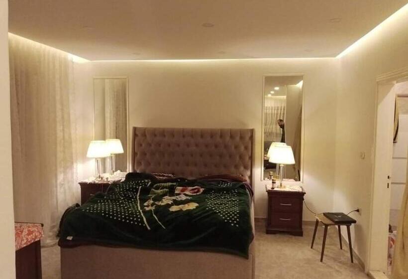 هاستل Roman Inn