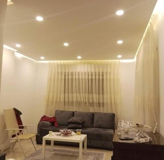 هاستل Roman Inn