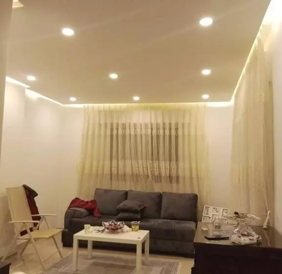 هاستل Roman Inn