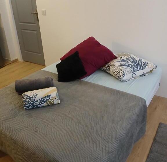 Bed and Breakfast Boigne Insolite