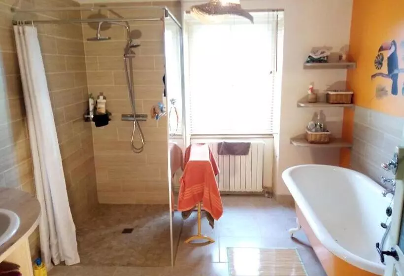 Aamiaismajoitus (B&B) Chambres D Hôtes Les Papillons