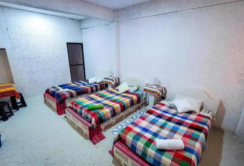 هتل Hostal Beds Of Salt Ga