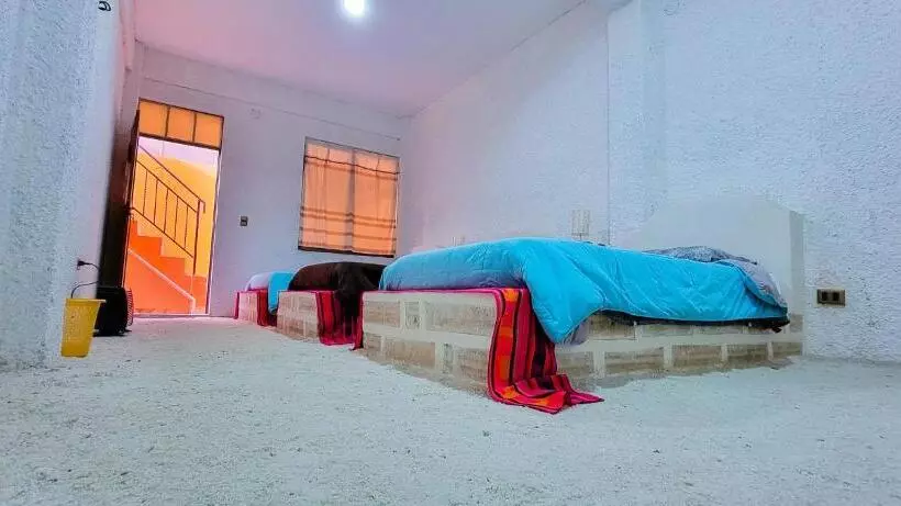 هتل Hostal Beds Of Salt Ga