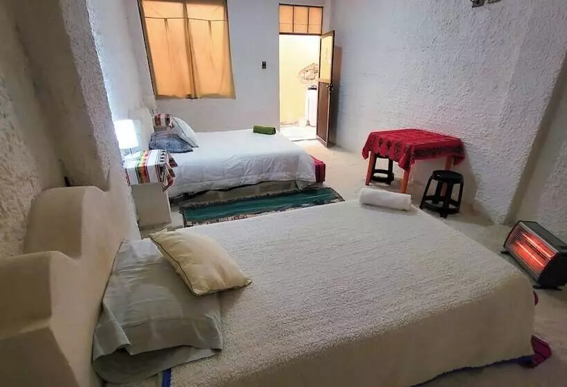 هتل Hostal Beds Of Salt Ga