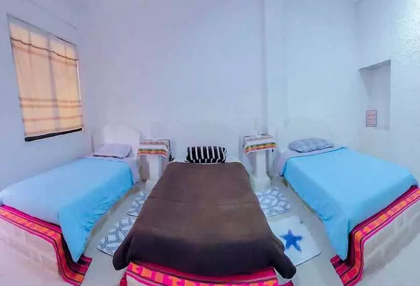 هتل Hostal Beds Of Salt Ga