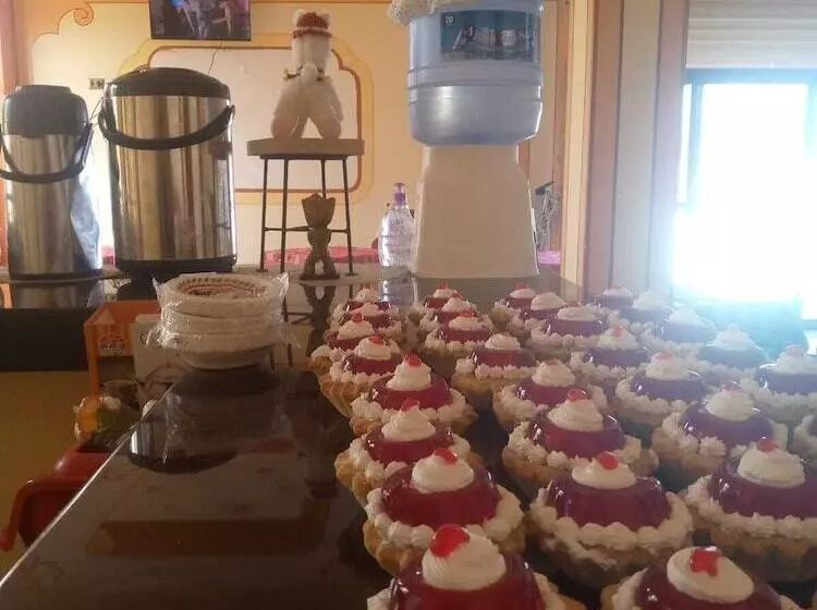 هتل Hostal Beds Of Salt Ga