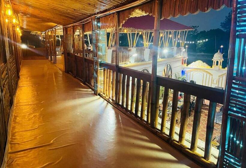 ホテル La Pahi Palace Banquet And Resort