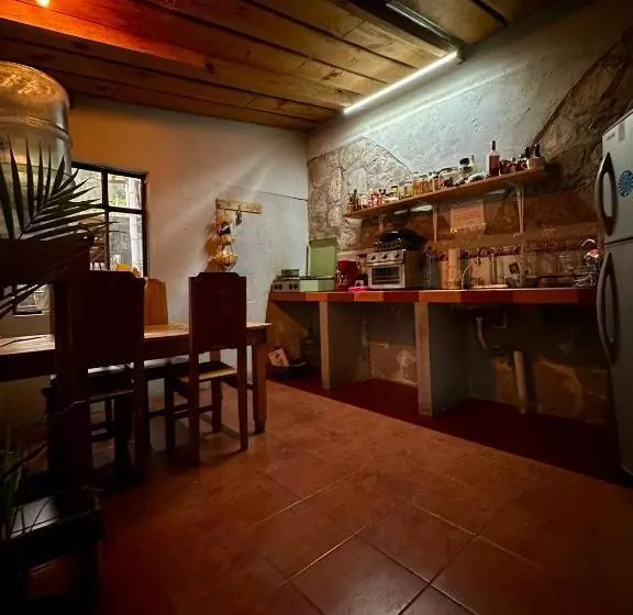 پانسیون Private Room At Hunab Ku Guesthouse