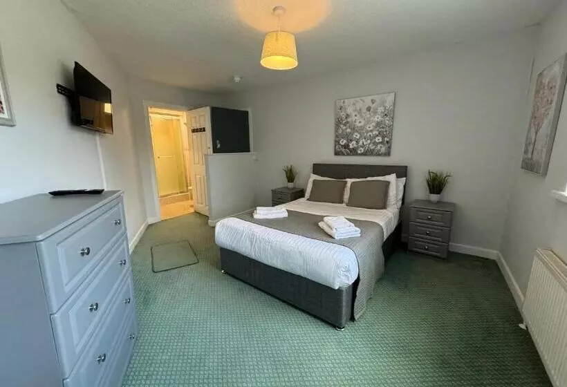 پانسیون Riverside House