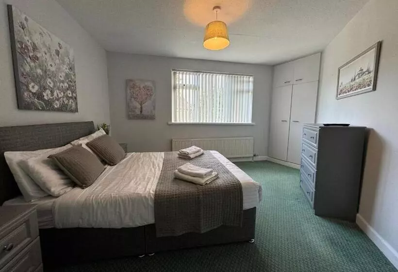 پانسیون Riverside House