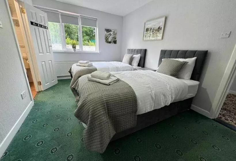 پانسیون Riverside House