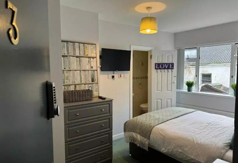 پانسیون Riverside House