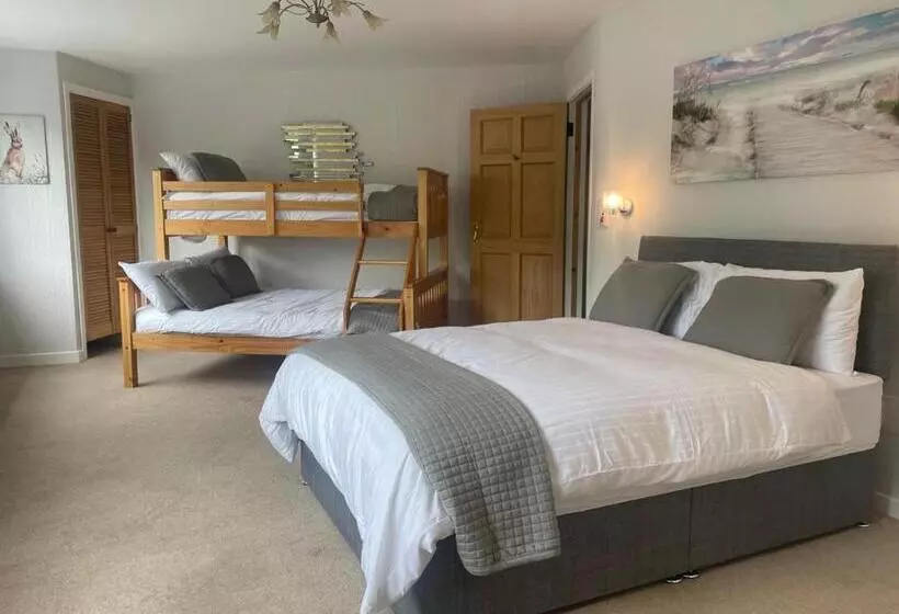 پانسیون Riverside House