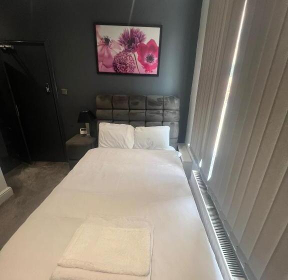 Pensão Town Centre En Suite Room 1