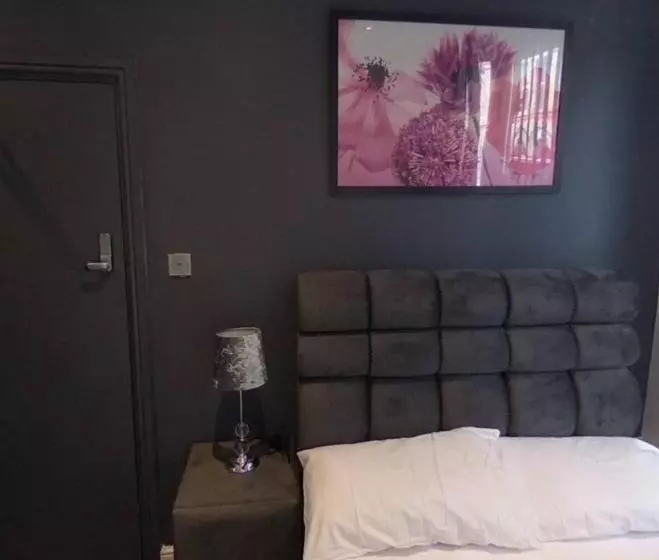 Majatalo Town Centre En Suite Room 1