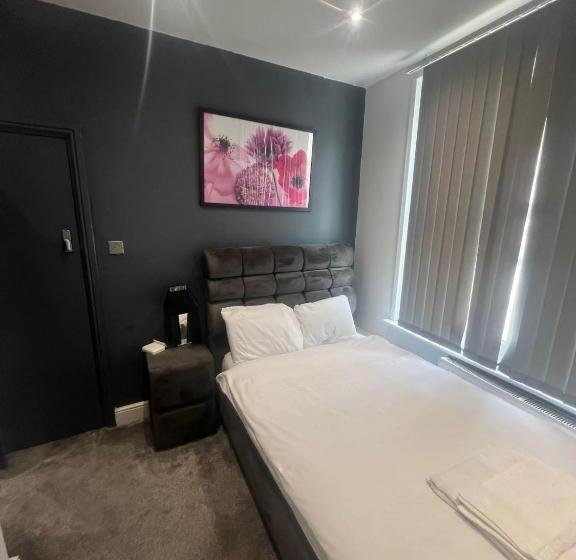 Pensão Town Centre En Suite Room 1