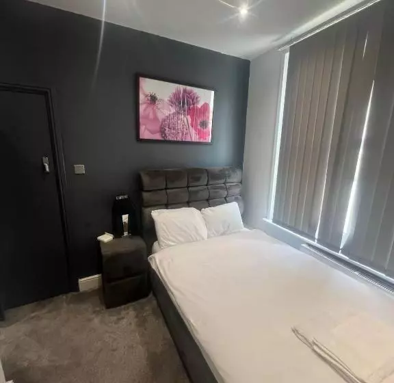 Majatalo Town Centre En Suite Room 1