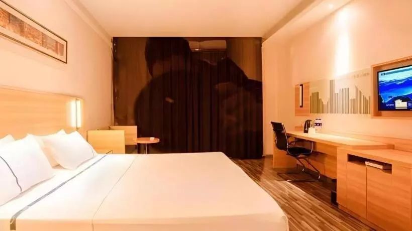 Hotelli City Comfort Inn Xianning South Station Wanda