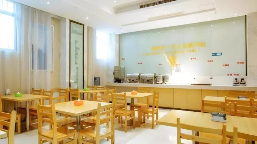 Hotelli City Comfort Inn Xianning South Station Wanda