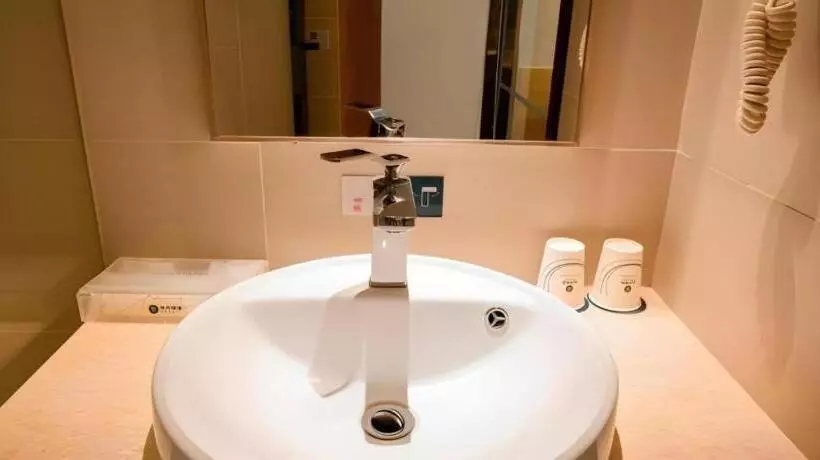 Hotelli City Comfort Inn Xianning South Station Wanda