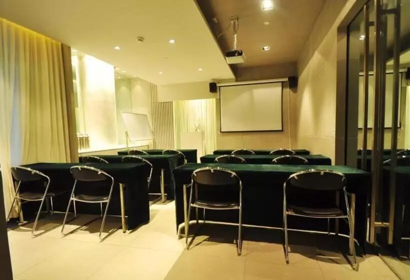 هتل Jinjiang Inn Wuhan Dunkou Sports Center Dongfeng Company Metro Station
