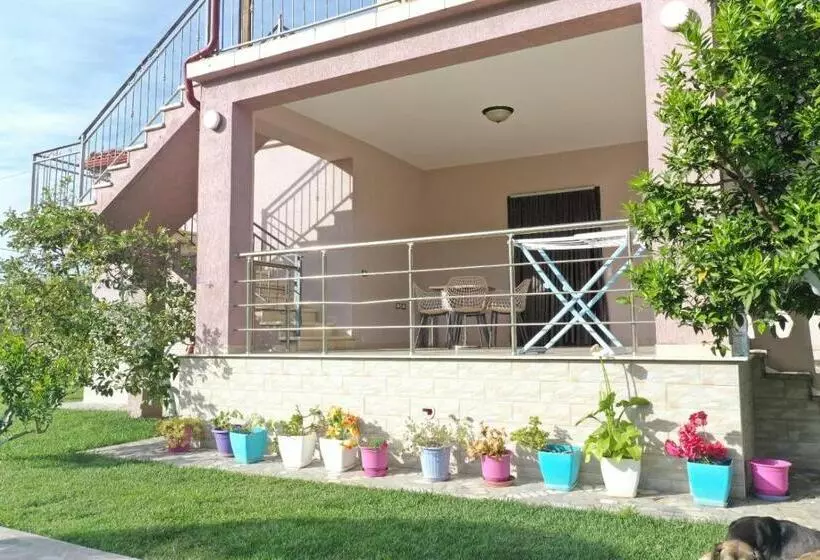 پانسیون Villa Nano