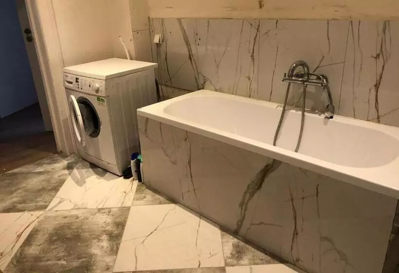 ペンション Volkshaus Hbf Wg & Serviced Apartments